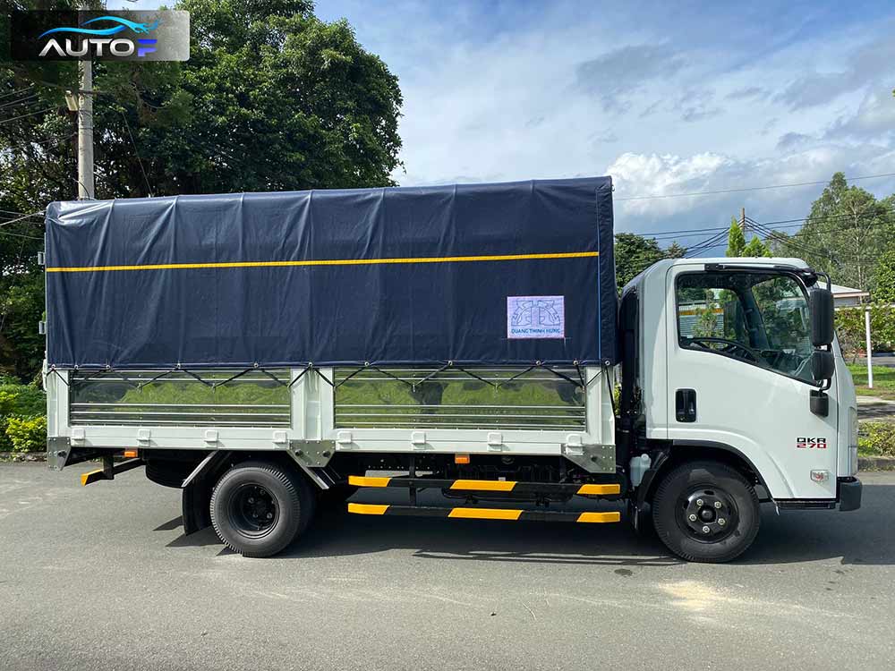 Xe tải isuzu QKR 270 thùng bạt tiêu chuẩn 2.8 tấn dài 4.3 mét